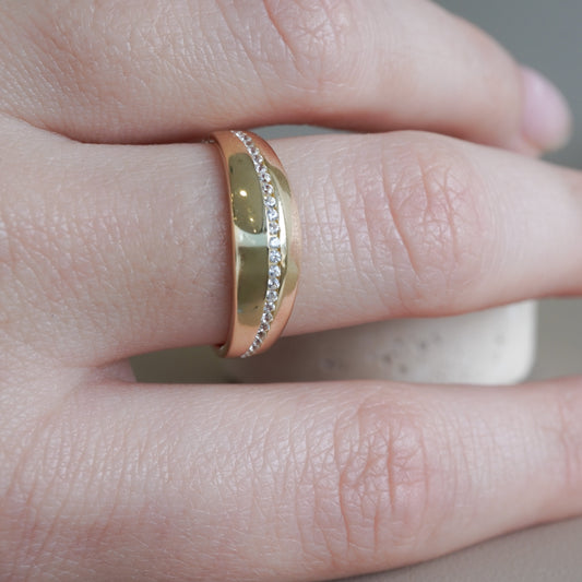 10k Yellow gold band zirconia ring-16117