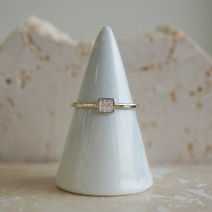 10k Yellow Gold ring with zirconias-16123